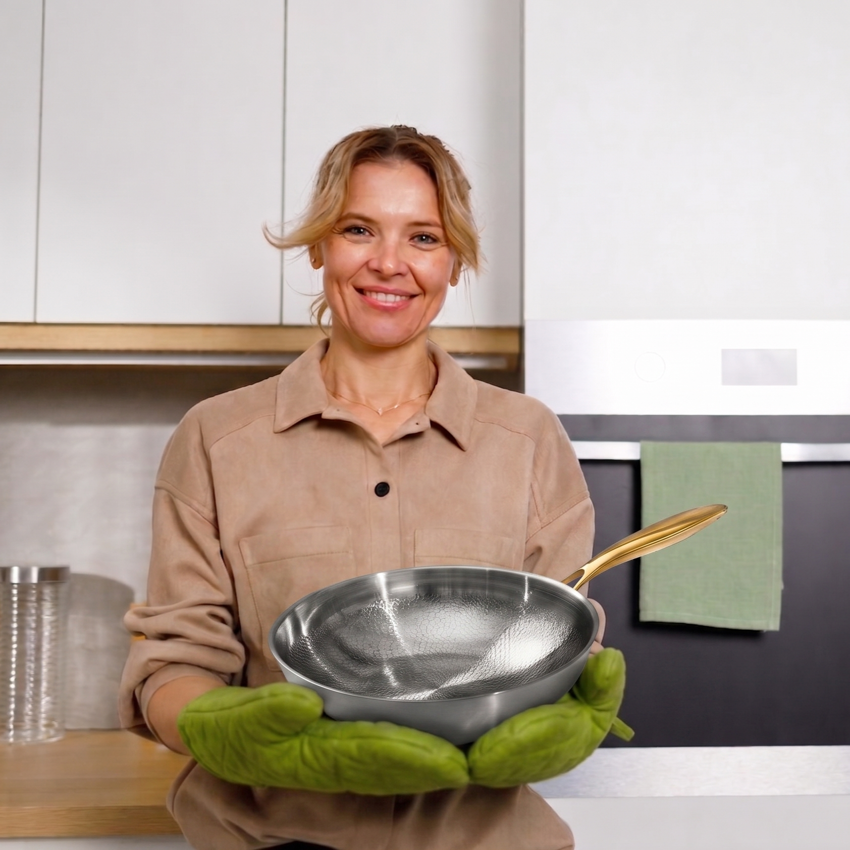 ליאת רבינוביץ', 44, תל אביב